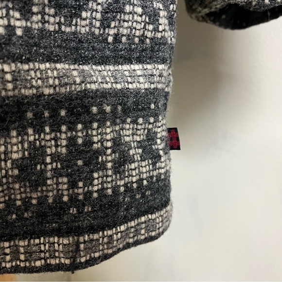 Vintage Woolrich Blanket Coat Aztec Print Size Small Made in USA - Picture 9 of 9